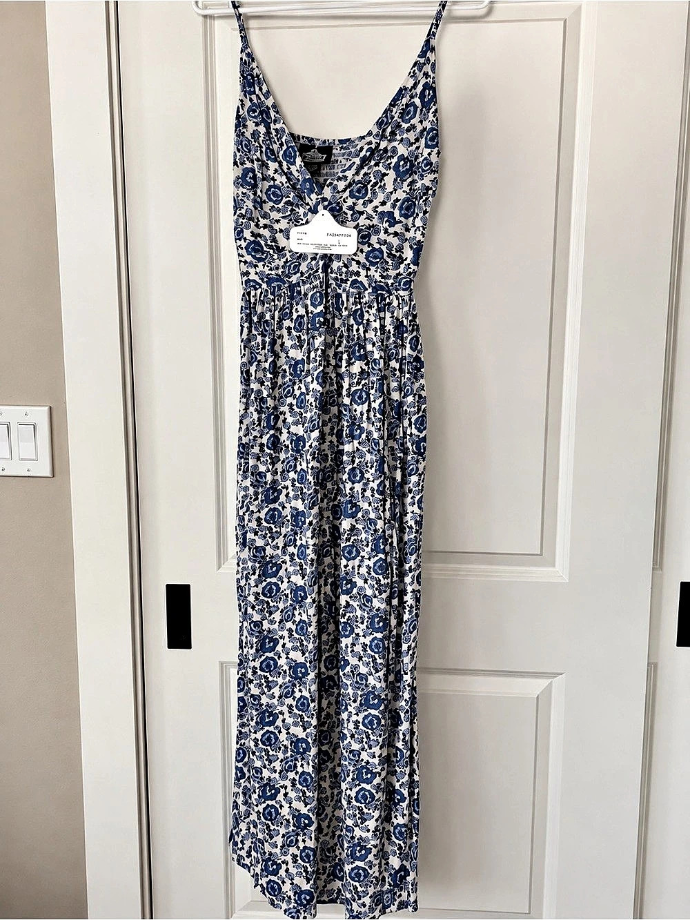 Angie Floral Maxi Dress in Blue & White Size Large NWT